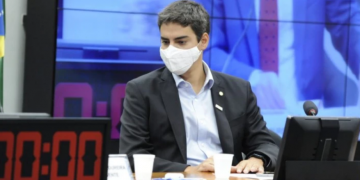 Parlamentares e grupo de empresários ainda sonham com reformas em 2022