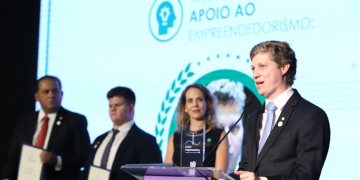 MARCEL VAN HATTEM É O MELHOR PARLAMENTAR NA CATEGORIA “APOIO AO EMPREENDEDORISMO”, APONTA JÚRI