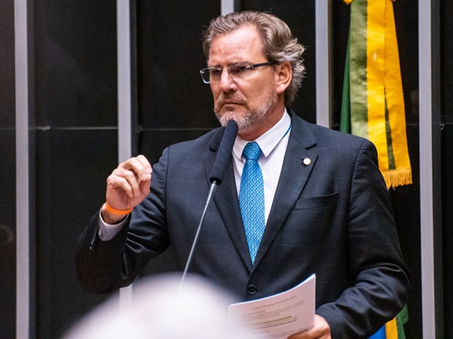 Governo avalia subsídio e desoneração para conter alta dos combustíveis, mas ainda não há consenso Governo avalia subsídio e desoneração para conter alta dos combustíveis, mas ainda não há consenso