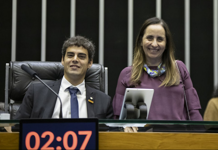 Câmara aprova projeto que autoriza poder público a compartilhar dados de alunos Câmara aprova projeto que autoriza poder público a compartilhar dados de alunos