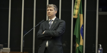 Liderança do NOVO é impedida de falar em sessão plenária da Câmara dos Deputados