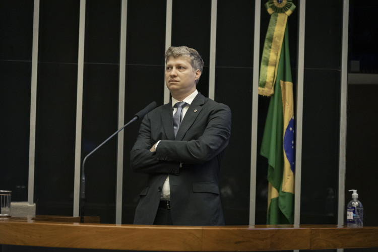 Liderança do NOVO é impedida de falar em sessão plenária da Câmara dos Deputados Liderança do NOVO é impedida de falar em sessão plenária da Câmara dos Deputados