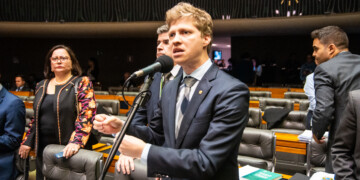 Governistas ‘não desistem da censura’, diz Van Hattem sobre Dino