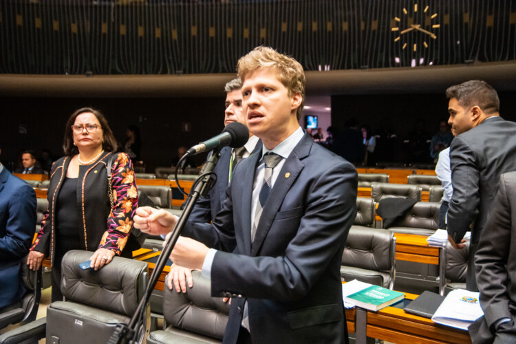 Governistas ‘não desistem da censura’, diz Van Hattem sobre Dino