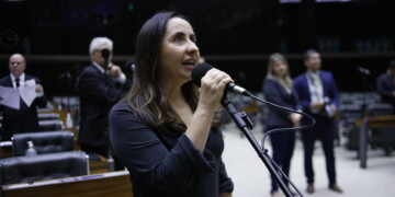 ‘O Legislativo está de joelhos para o Judiciário’