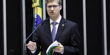 Van Hattem critica governo por “negociar” com invasores