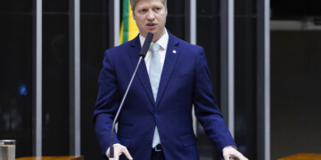 8 dos 10 deputados mais influentes nas redes são contra Lula; veja lista