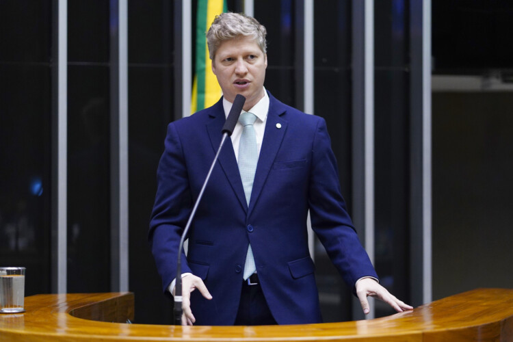 8 dos 10 deputados mais influentes nas redes são contra Lula; veja lista