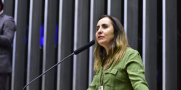 Adriana Ventura lança pacote de projetos para melhorar transparência na saúde pública