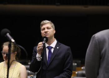 Deputados querem revogar decreto de Lula que voltou a exigir visto de 4 países