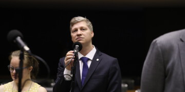 Deputados querem revogar decreto de Lula que voltou a exigir visto de 4 países