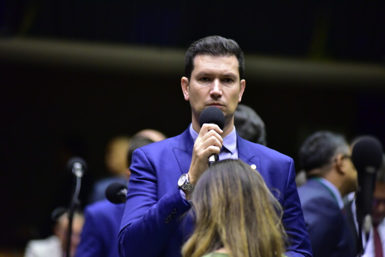 Deputados tiveram 2 horas e 56 minutos para analisar marco fiscal Deputados tiveram 2 horas e 56 minutos para analisar marco fiscal