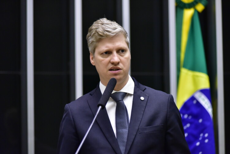 Dois Lados: deputados debatem texto da nova regra fiscal