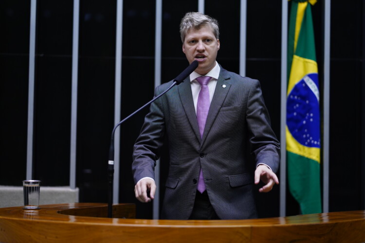 Marcel van Hattem acusa Alexandre de Moraes de perseguição política