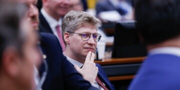 Van Hattem critica exclusão do NOVO em CPMI do 8 de Janeiro: ‘Lula ou Moraes está mandando em Arthur Lira’