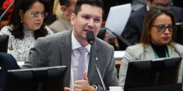 CCJ aprova projeto que dispensa registro no Detran para uso de moto em entregas