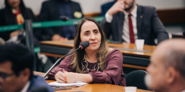 Comissão da Câmara aprova moção de repúdio à visita de Maduro ao Brasil