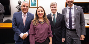 Comissão da Câmara aprova moção de repúdio à visita de Maduro