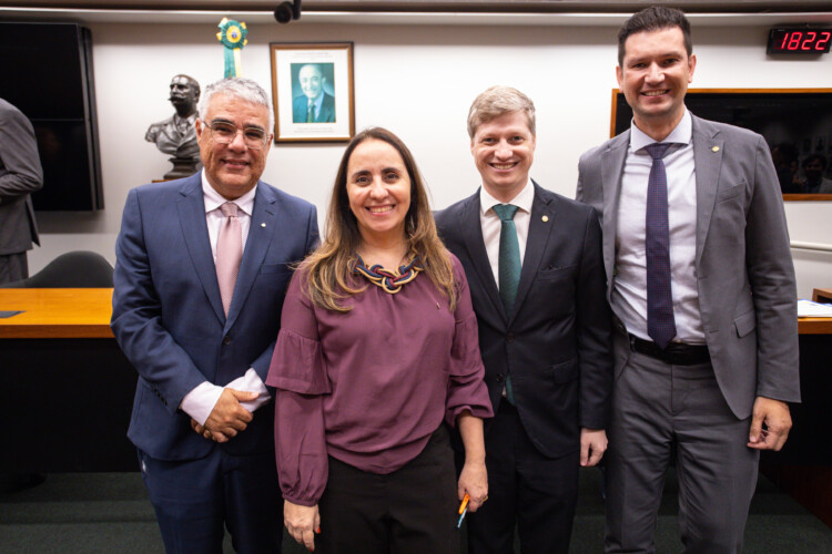 Comissão da Câmara aprova moção de repúdio à visita de Maduro