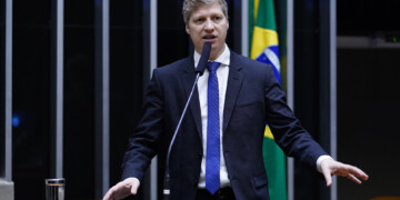 Dois Lados: Deputados debatem convocações da CPMI do 8/1