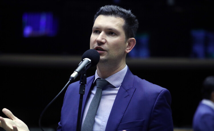 Deputado Gilson Marques cobra Governo Lula sobre a vacina contra a dengue Deputado Gilson Marques cobra Governo Lula sobre a vacina contra a dengue