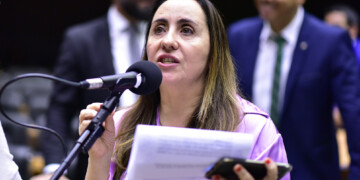 ‘É normalizar o absurdo’, diz deputada do NOVO sobre PEC da Anistia