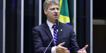 Proposta de Marcel van Hattem quer eliminar privilégios da elite do funcionalismo