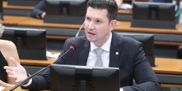 Oposição defende que Congresso decida sobre empréstimos do BNDES a países “amigos” de Lula