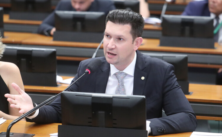 Oposição defende que Congresso decida sobre empréstimos do BNDES a países “amigos” de Lula Oposição defende que Congresso decida sobre empréstimos do BNDES a países “amigos” de Lula