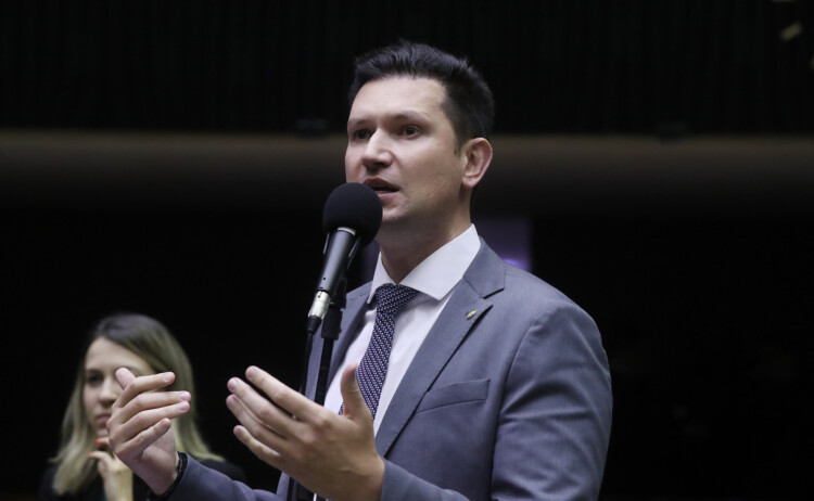 “Orçamento secreto” sob Lula e emendas parlamentares turbinam poder do Congresso “Orçamento secreto” sob Lula e emendas parlamentares turbinam poder do Congresso