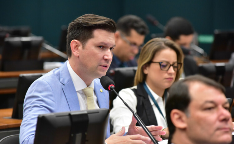 Comissão aprova critério regional para ingresso de candidatos em instituições federais de ensino Comissão aprova critério regional para ingresso de candidatos em instituições federais de ensino