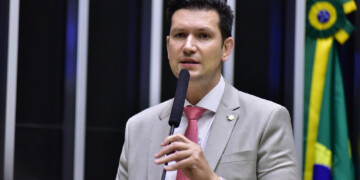 Deputados do Novo e do PL mantêm duas semanas de obstrução na Câmara contra ações do STF