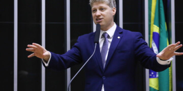 Deputados querem que Congresso analise compra de aviões presidenciais