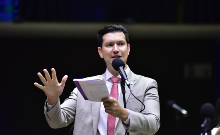 “É um incentivo totalmente equivocado”, diz deputado sobre PEC da Anistia “É um incentivo totalmente equivocado”, diz deputado sobre PEC da Anistia