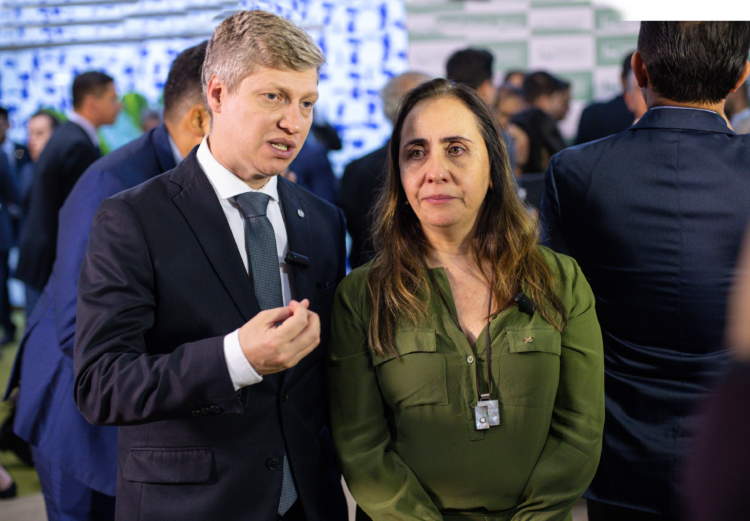 Oposição se divide sobre obstrução para derrubar sessão do Congresso; PL aceita acordo com governo Oposição se divide sobre obstrução para derrubar sessão do Congresso; PL aceita acordo com governo