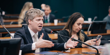 Para bancar Fundo Eleitoral de R$ 6 bilhões, deputados podem reduzir verba de ministérios