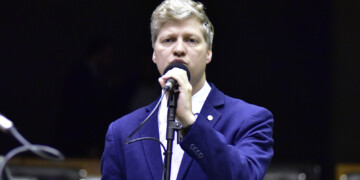 Vídeo: “Ou o STF se enquadra ou será enquadrado”, declara deputado Marcel Van Hattem