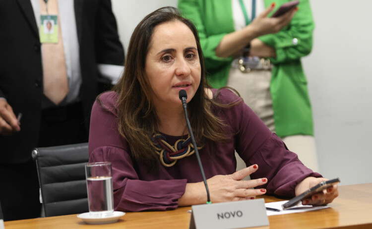 CMO abre espaço para fundo eleitoral de até R$ 5 bi em 2024 CMO abre espaço para fundo eleitoral de até R$ 5 bi em 2024