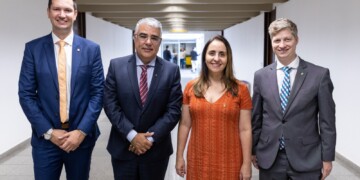 Bancada do NOVO decide enviar notícia-crime à PGR contra Lula Bancada do NOVO decide enviar notícia-crime à PGR contra Lula