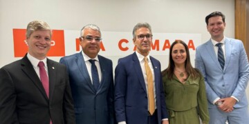 Zema irá a Brasília nesta quarta para receber medalha na Câmara dos Deputados