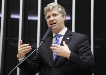 Deputados pretendem insistir em urgência de projeto de lei sobre expulsão de invasores de terras