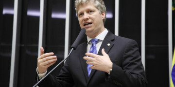 Deputados pretendem insistir em urgência de projeto de lei sobre expulsão de invasores de terras