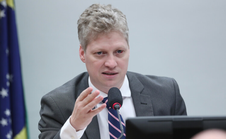 Câmara amplia atuação de comissão externa que trata das enchentes no RS Câmara amplia atuação de comissão externa que trata das enchentes no RS