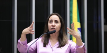 Deputada pede respeito no debate dentro das universidades