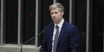 Deputado pede urgência para projeto com socorro a eventos e turismo do RS