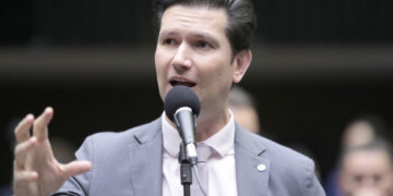 Gilson Marques protocola PL que dispensa exigências estatais em estado de emergência ou calamidade