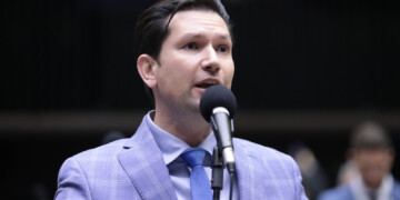 Projeto destina multa por improbidade administrativa para usuário de serviço público