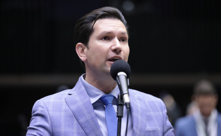 Projeto destina multa por improbidade administrativa para usuário de serviço público