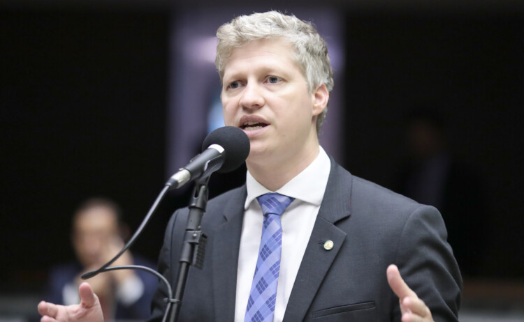 Van Hattem apresenta 5 projetos de lei em prol do RS Van Hattem apresenta 5 projetos de lei em prol do RS