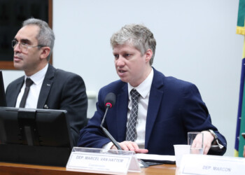 Van Hattem se reúne com Lira para avaliar propostas de reconstrução do RS